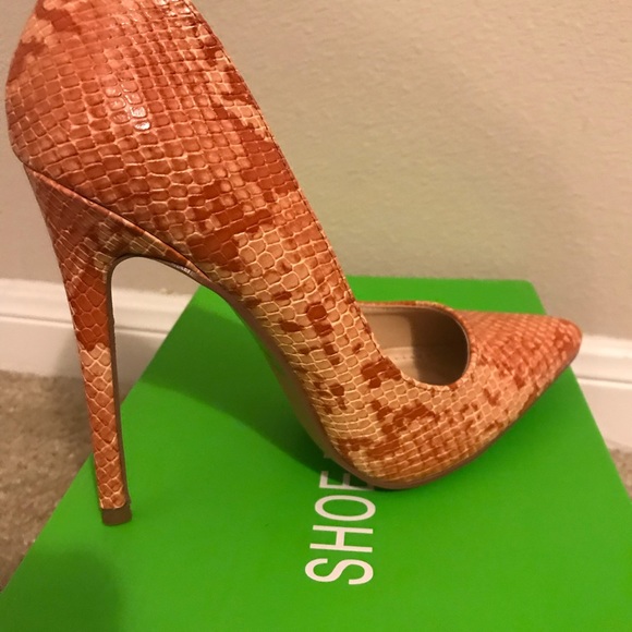 Pumps - Picture 4 of 4